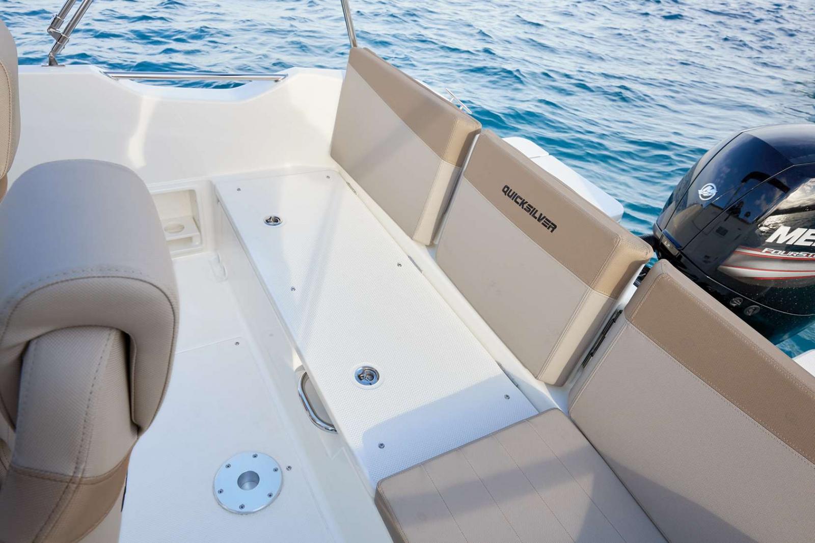 quicksilver Activ 675 open