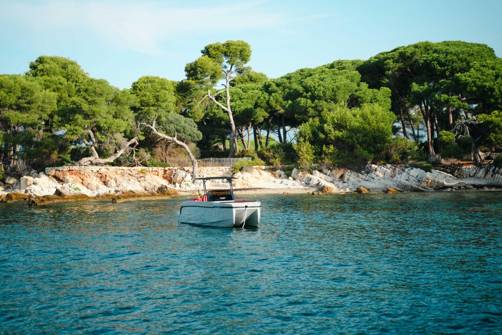 de antonio yachts D23