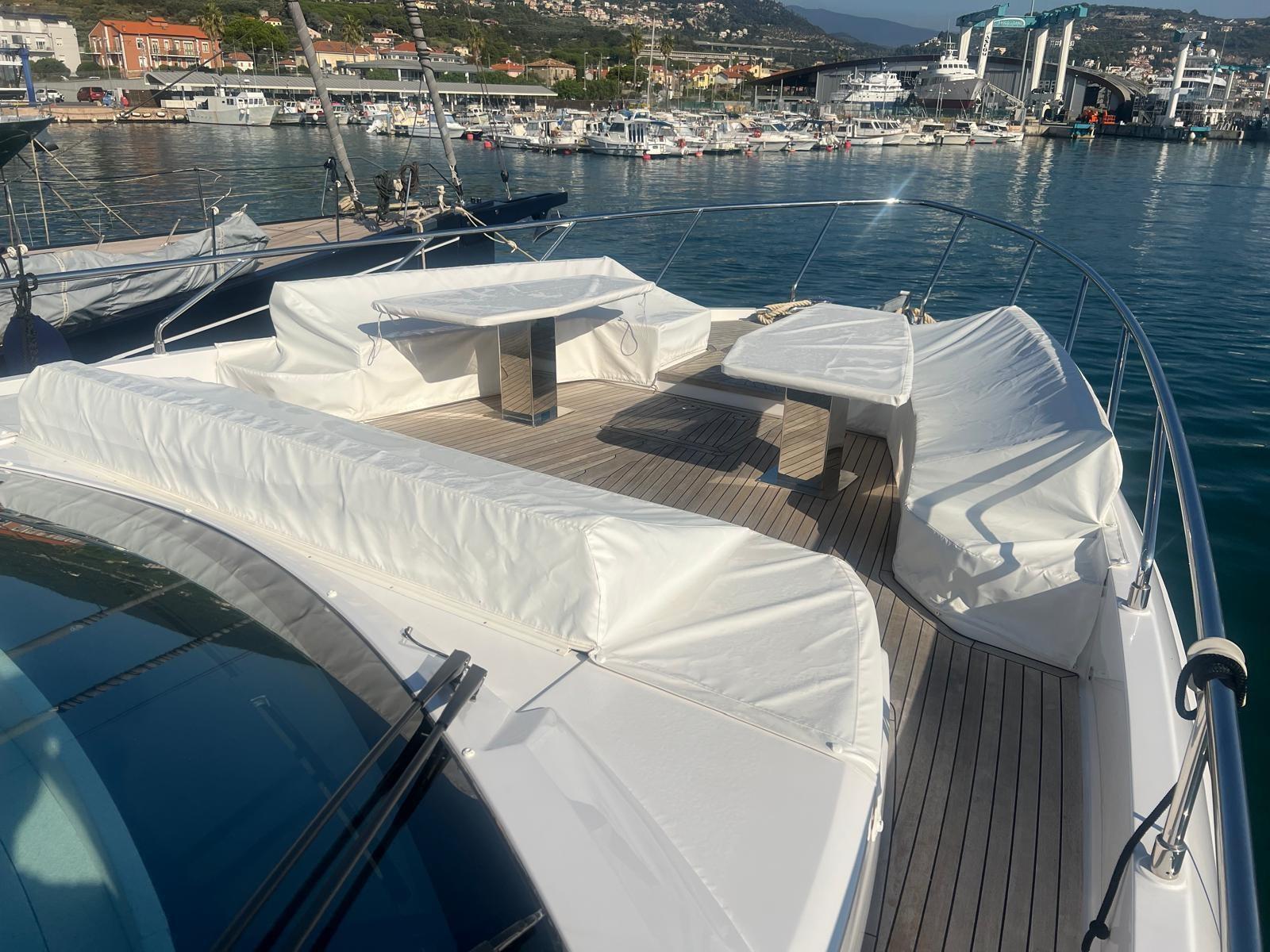 ferretti yachts 670