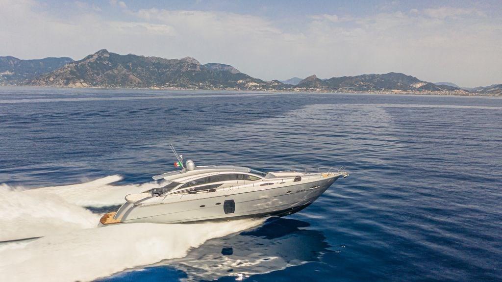 pershing 72