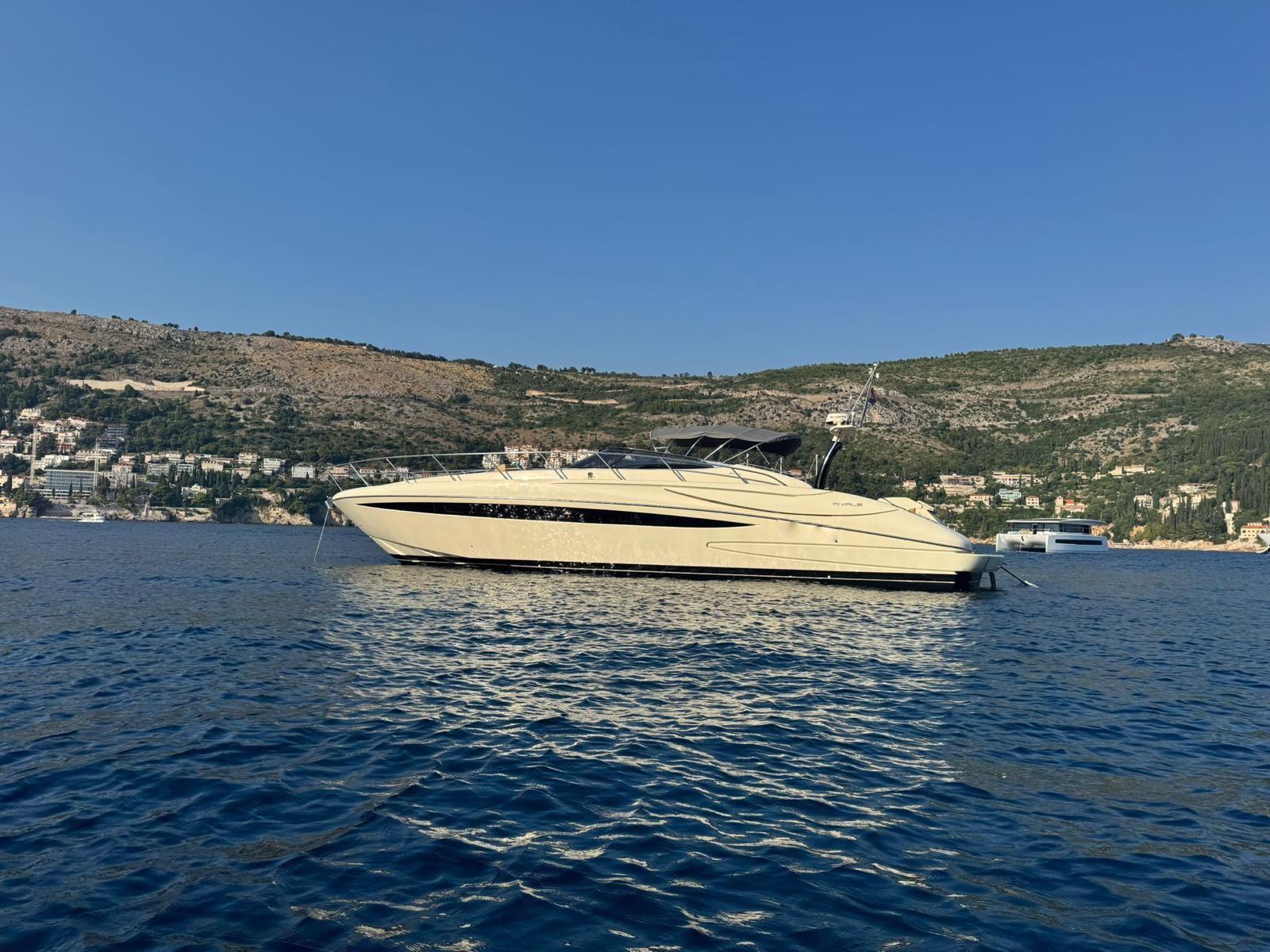 riva 52 rivale