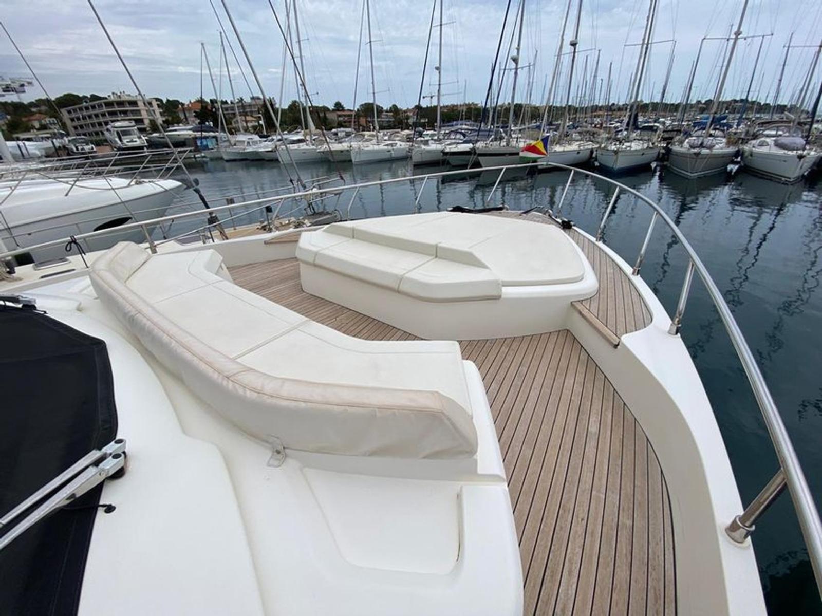 ferretti yachts 550