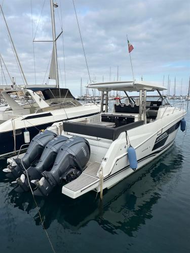 Jeanneau capcamarat 12.50