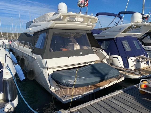 ferretti yachts 550
