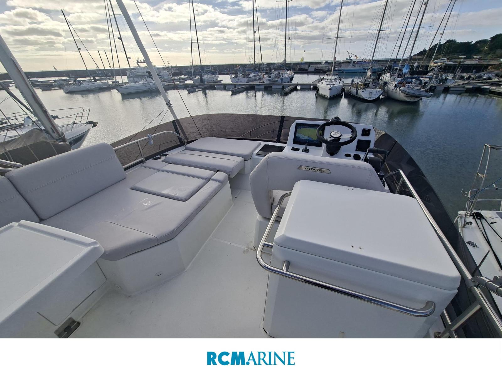 beneteau Antares 12 fly