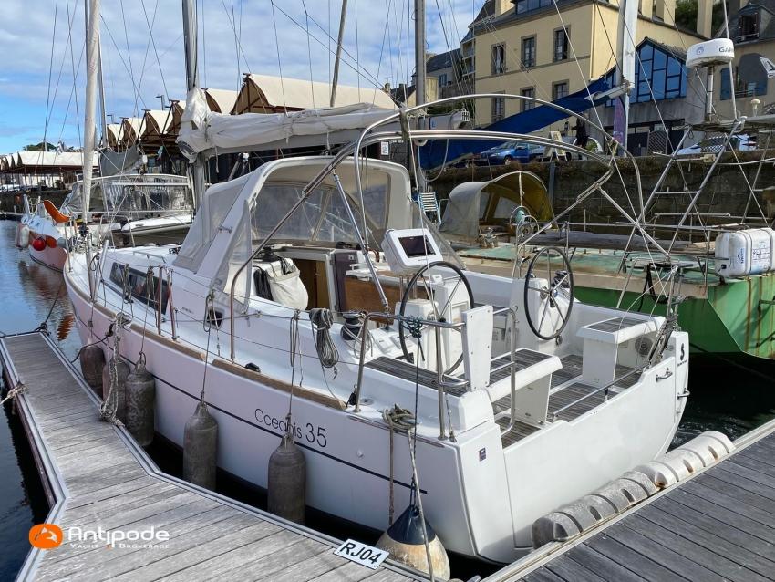 beneteau Oceanis 35