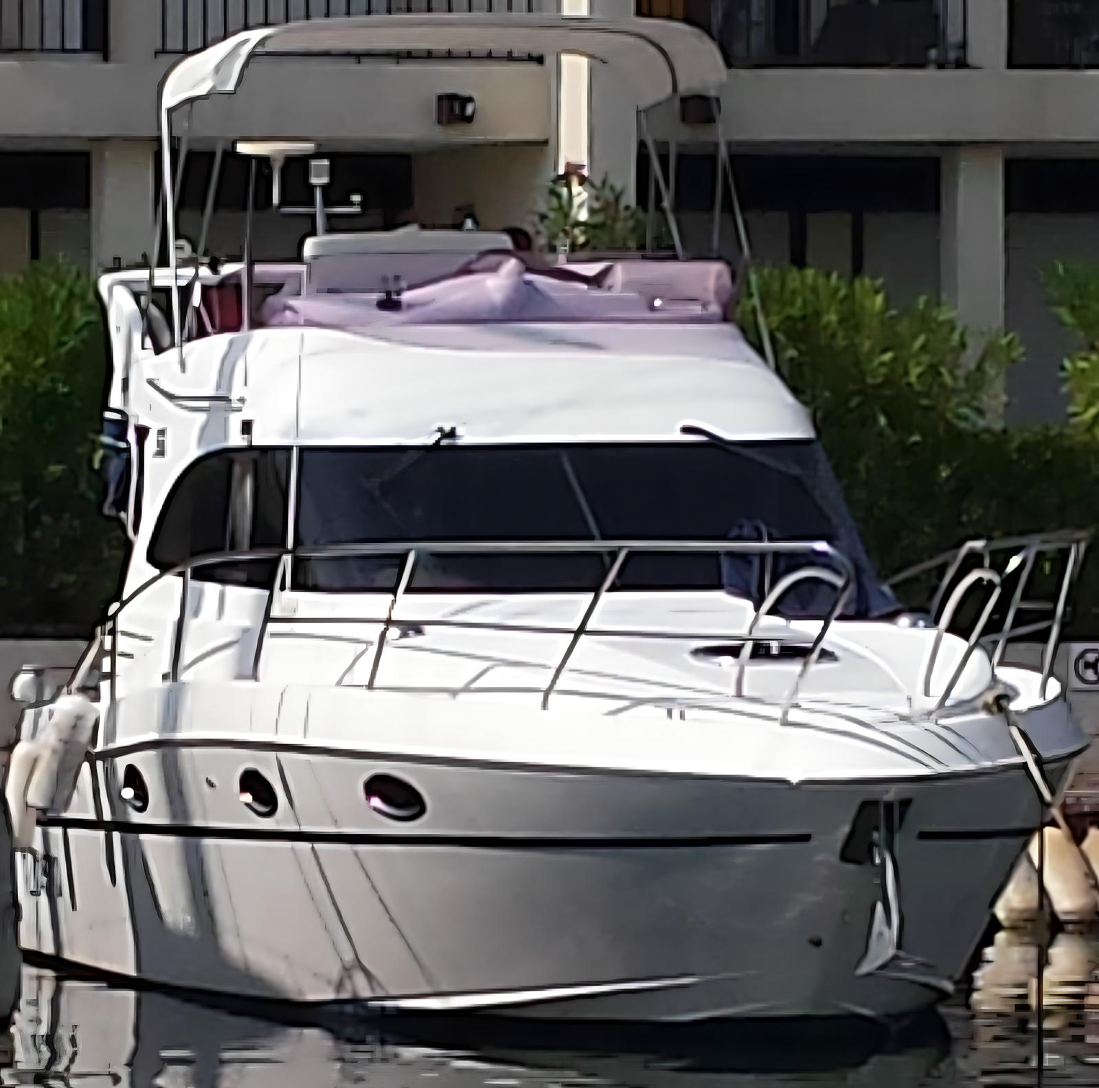 galeon 330 fly