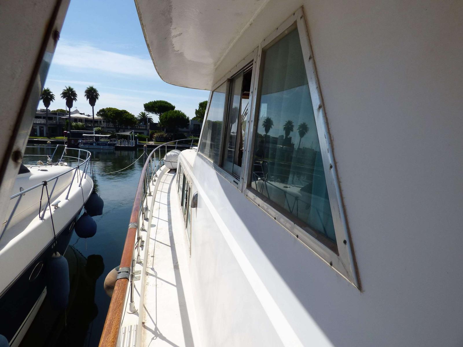 hatteras 58