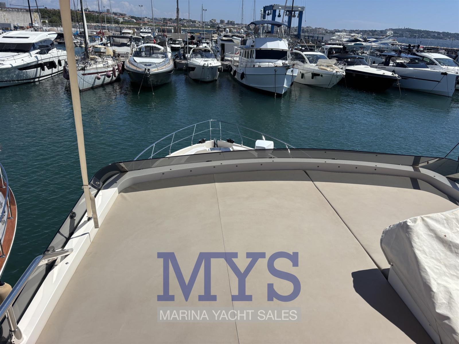 cayman yachts 520 fly