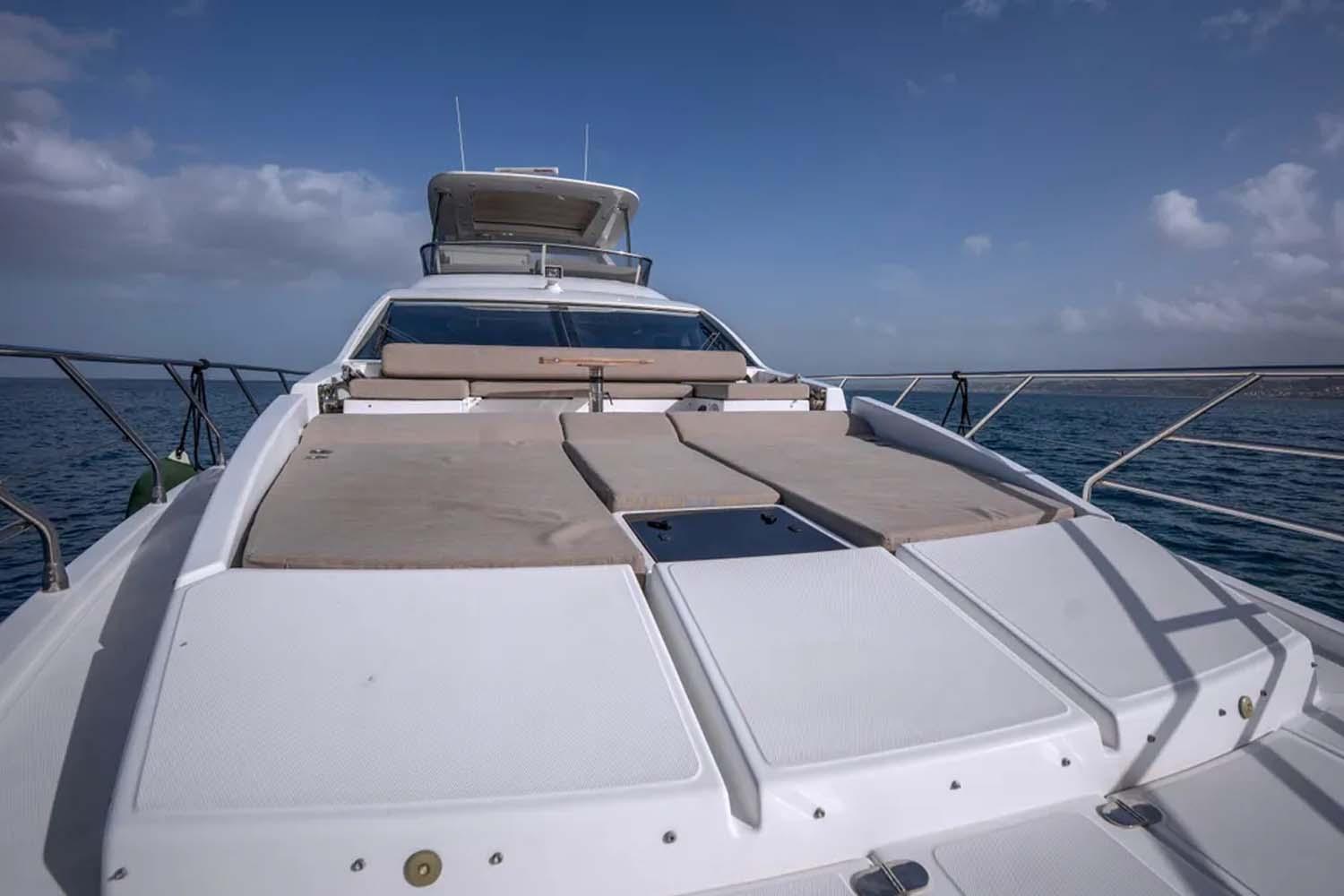 azimut 66