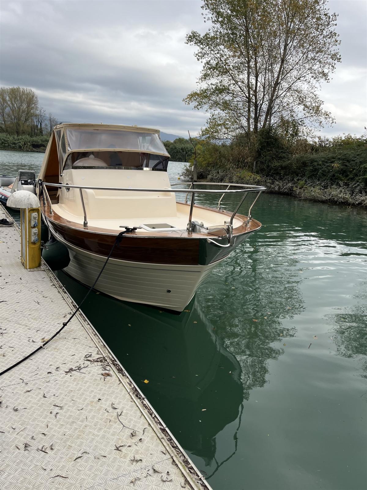 cantieri tirrenia Viveur 28 cabin