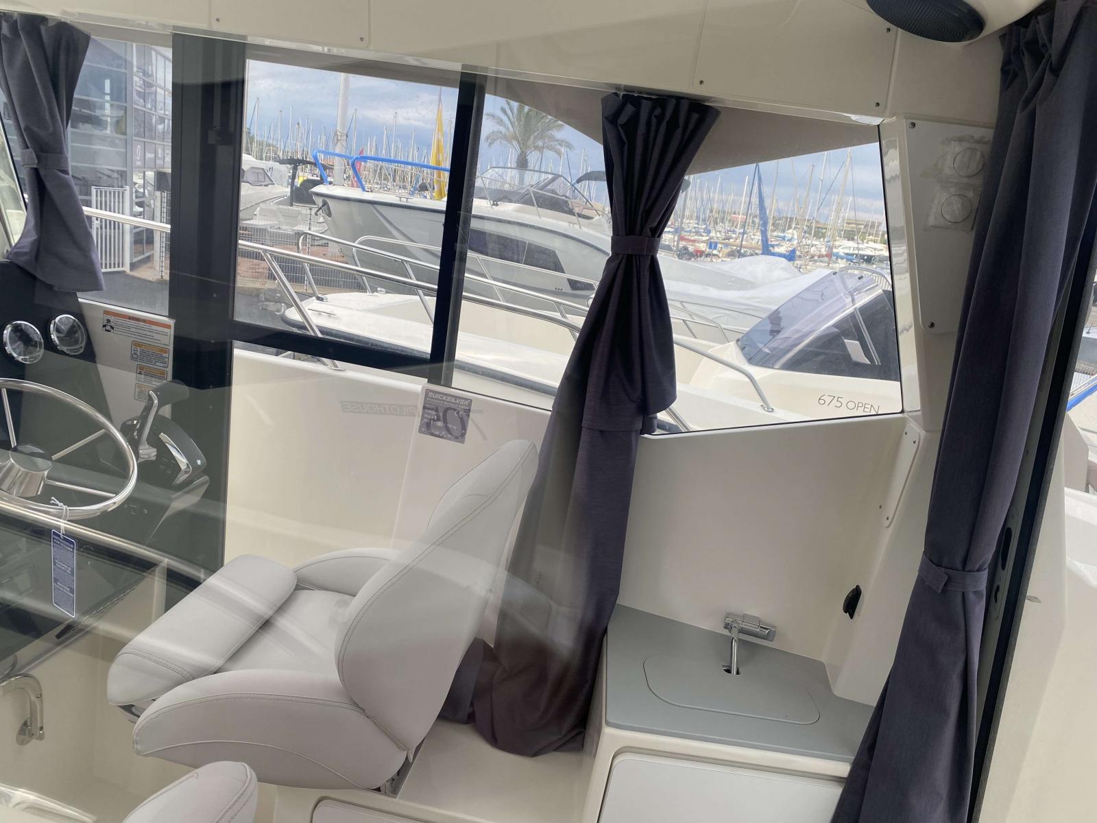 quicksilver 705 pilothouse neuf 200 cv destockage