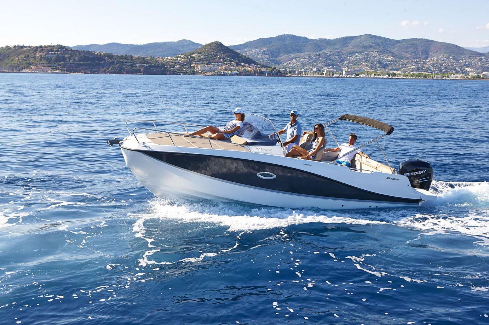 quicksilver Activ 755 sundeck