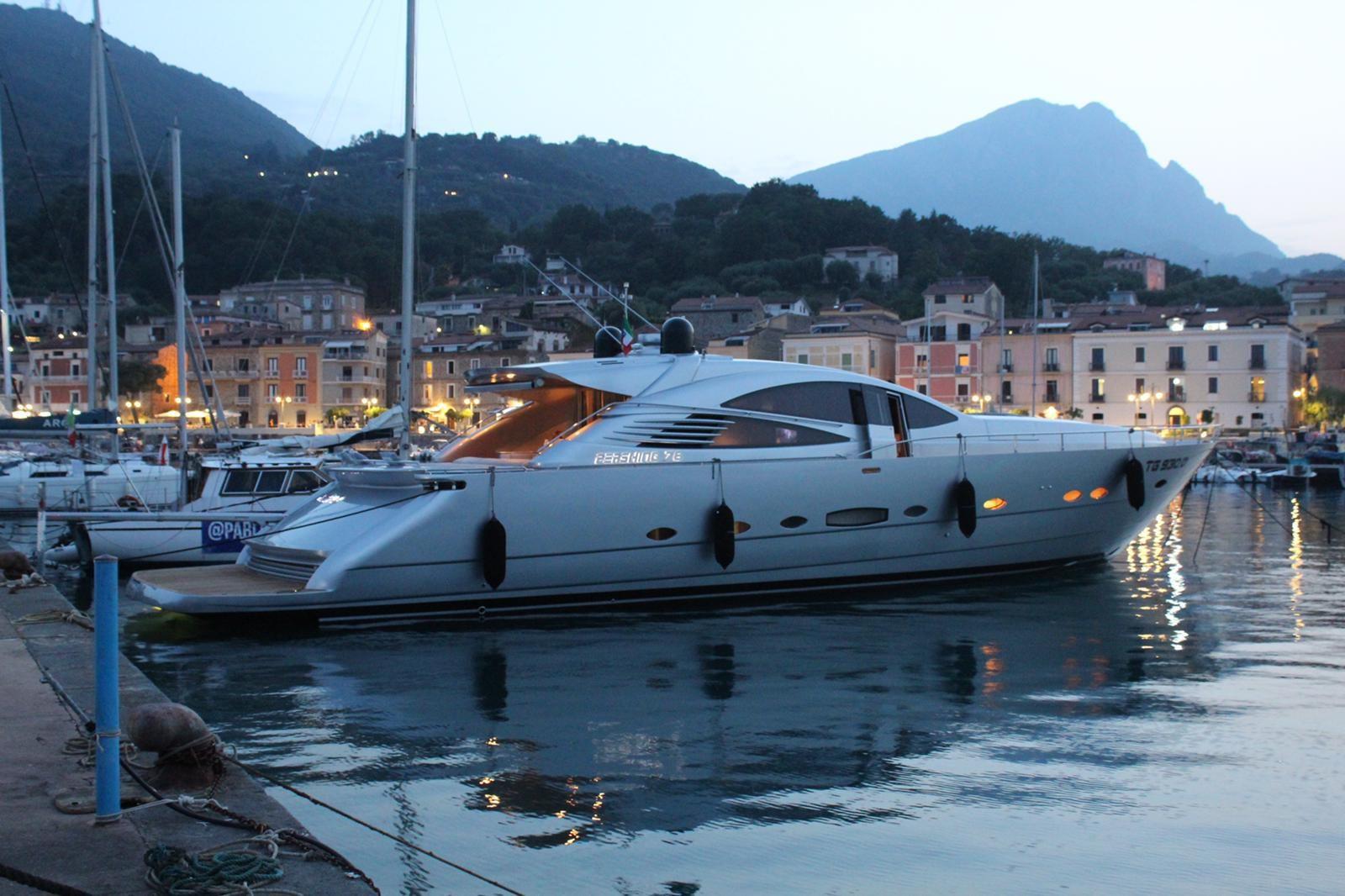 pershing 76