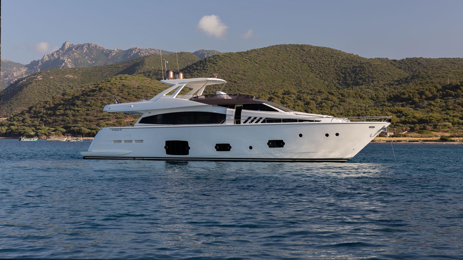 ferretti yachts 800
