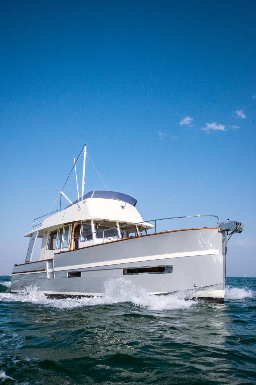 rhea marine Trawler 34 sedan