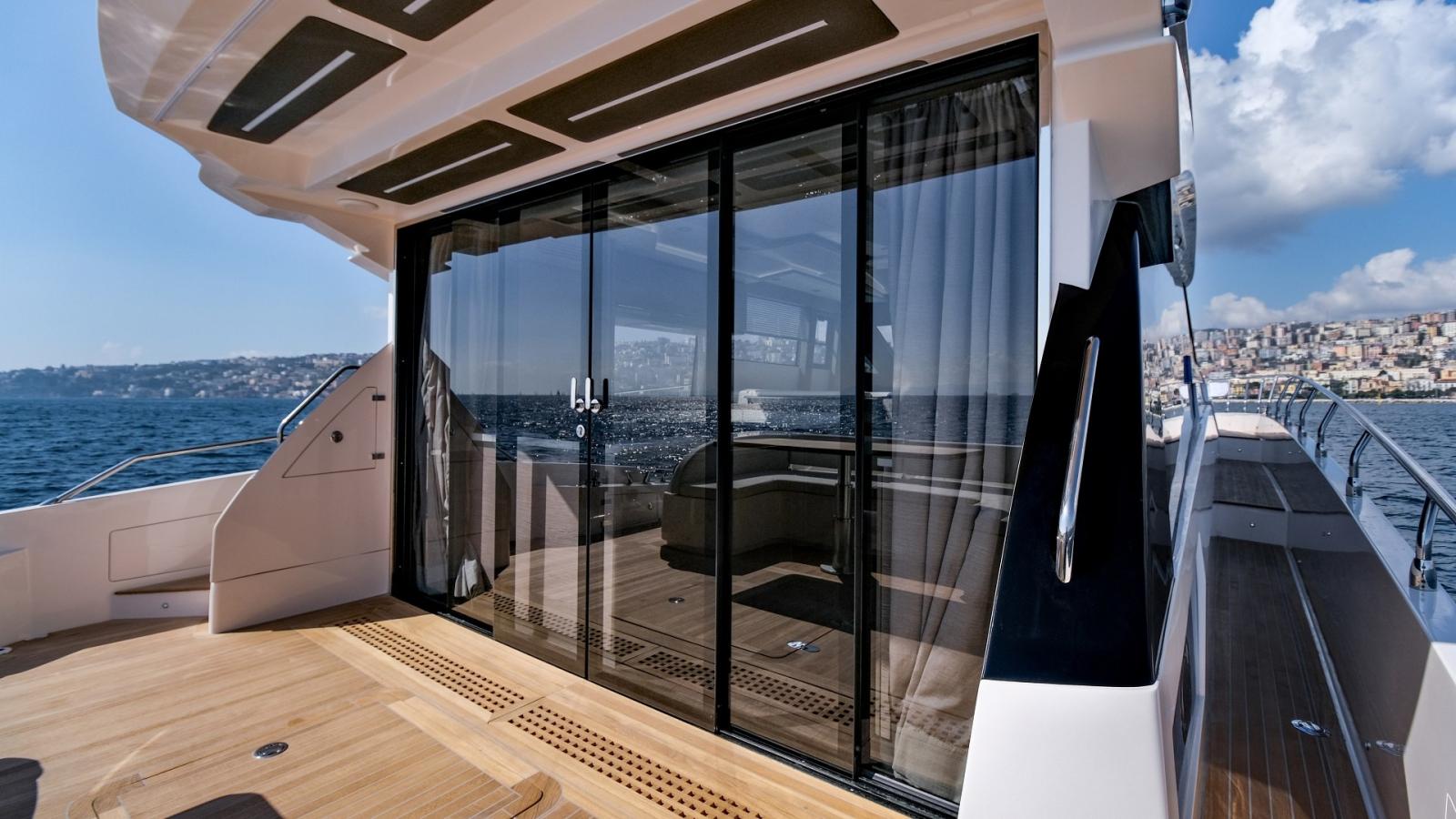 cayman yachts S600
