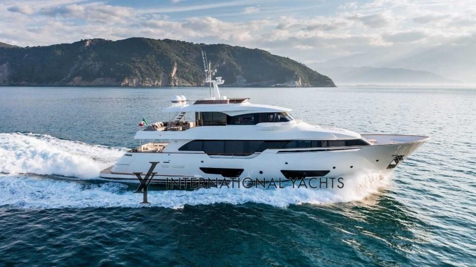 custom line Navetta 28