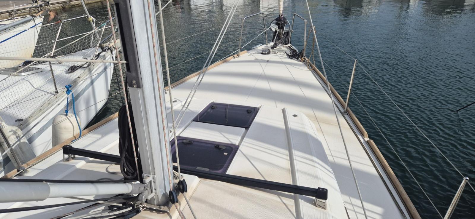 beneteau Oceanis 38 cruiser