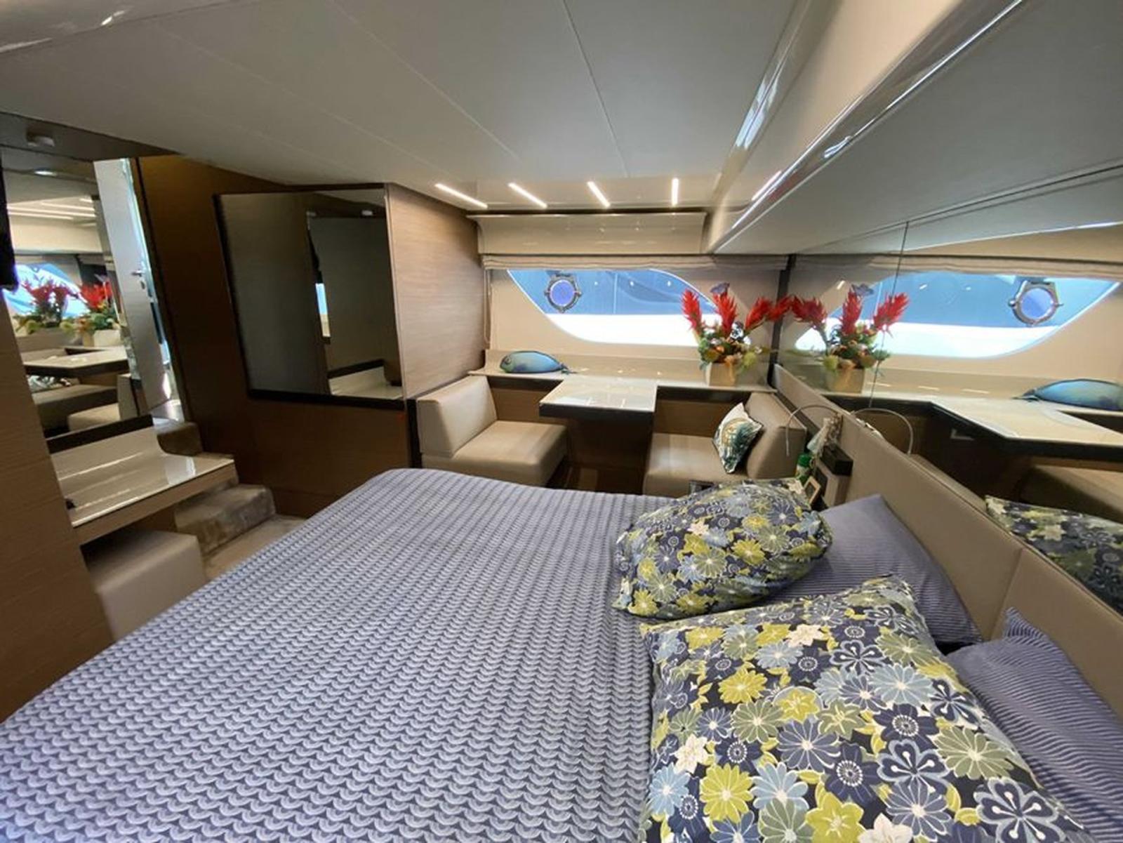 ferretti yachts 550