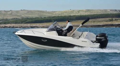 quicksilver Activ 675 sundeck