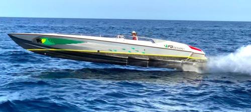 Buzzi 38 sunraceer