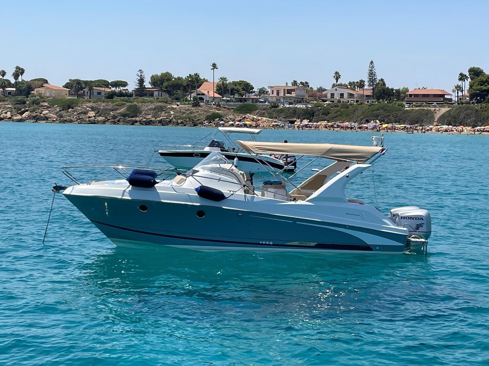 beneteau Flyer 850 sun deck