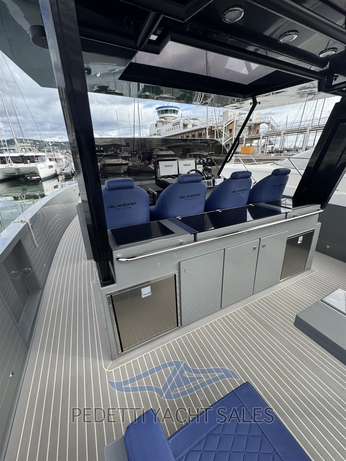 de antonio yachts D42 open