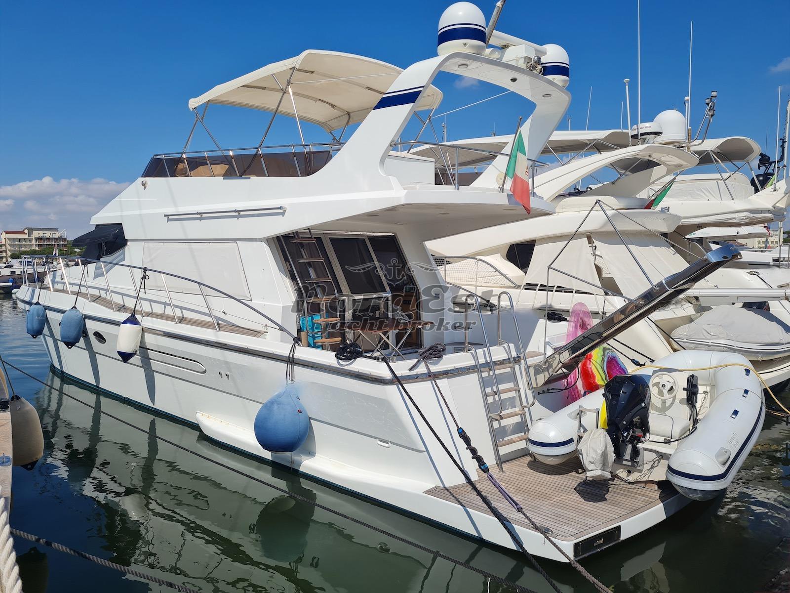 asia boat builder Aquarius 55 fly