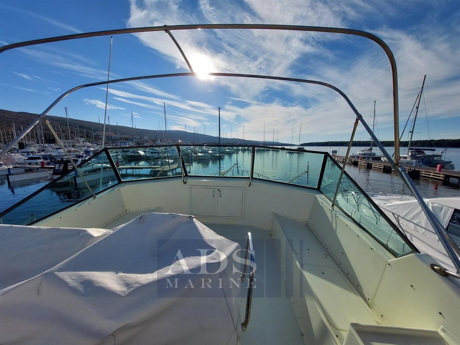 hatteras 52