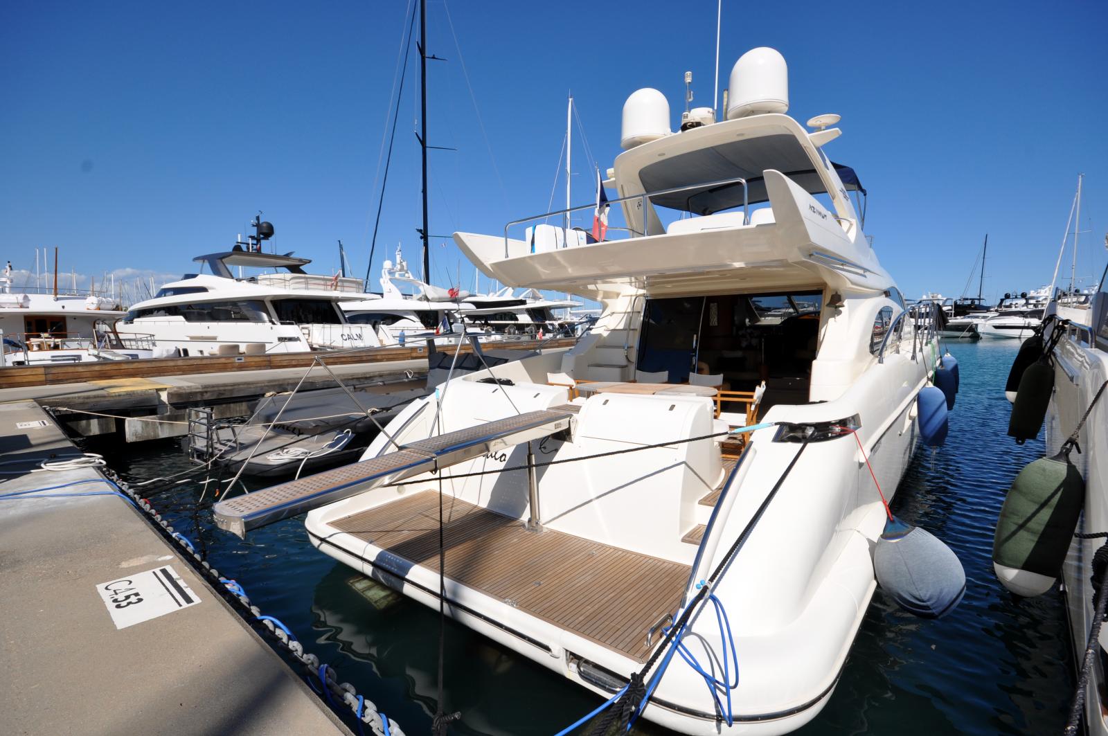 azimut 62