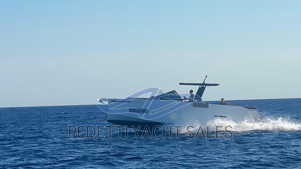 de antonio yachts D34 cruiser