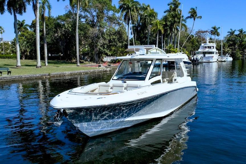 boston whaler 350 Realm