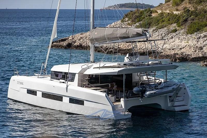 dufour 48 catamarano