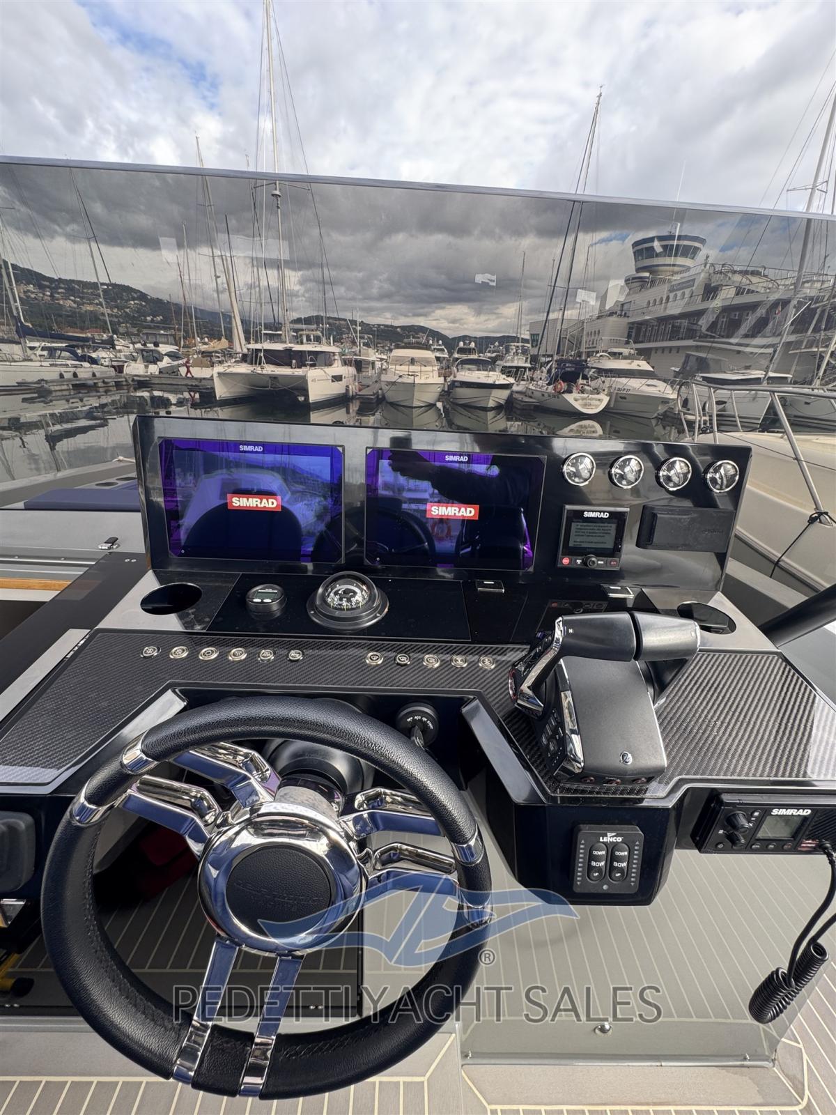 de antonio yachts D42 open