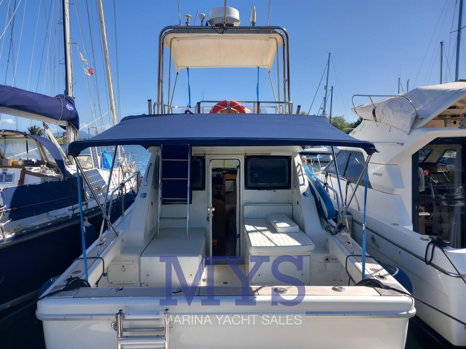 cayman yachts 30 fly