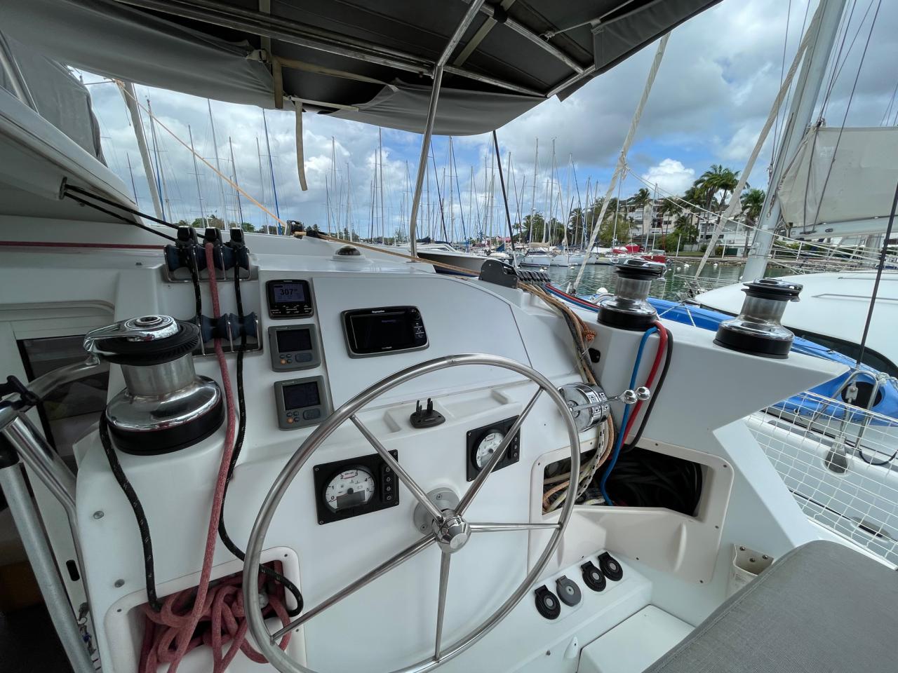 lagoon 421