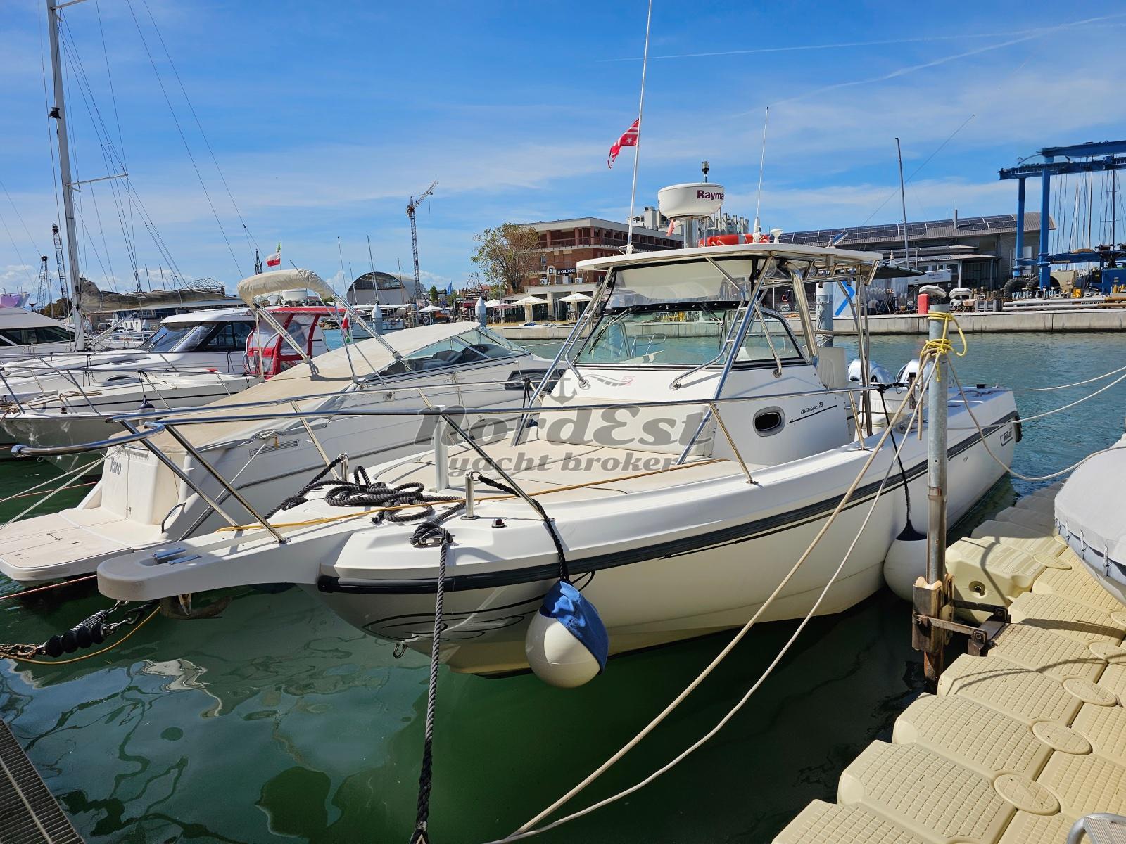 boston whaler Outrage 28 (honda 250 - 2017)