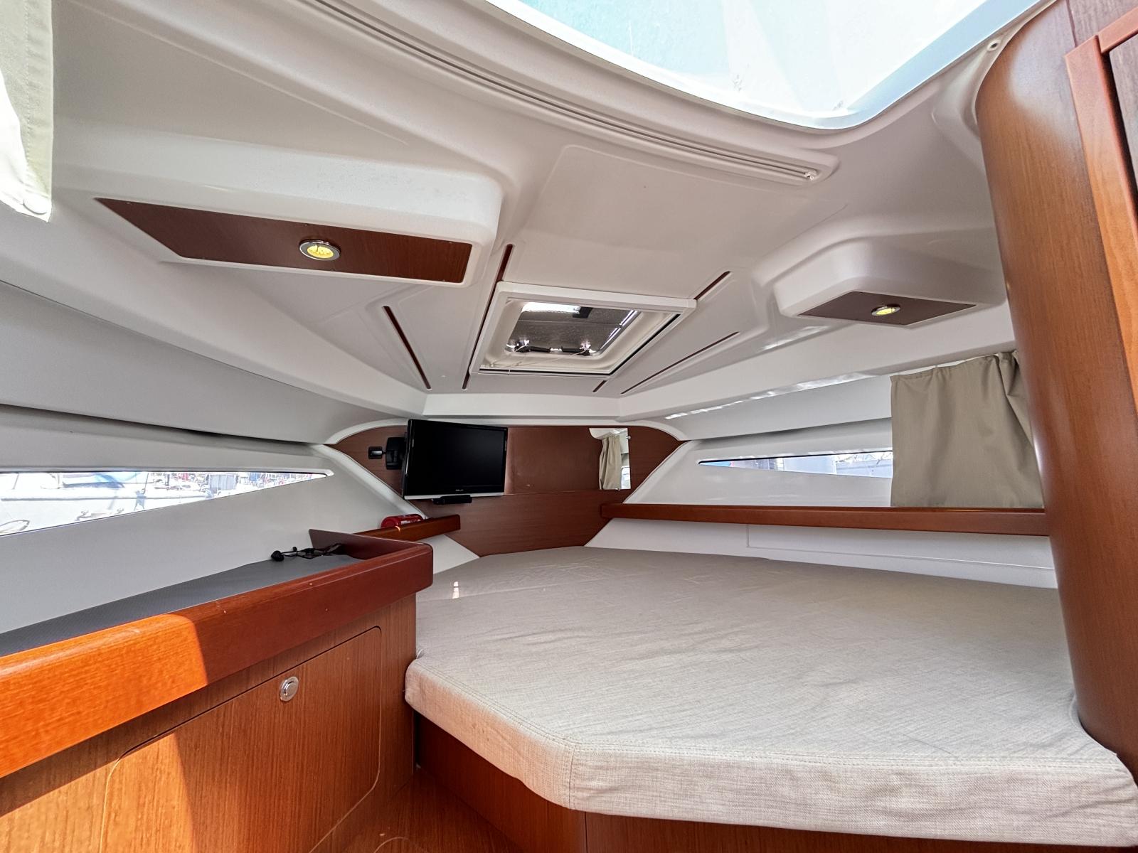 beneteau Antares 880 HB