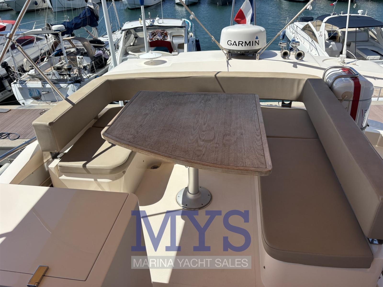 cayman yachts 520 fly