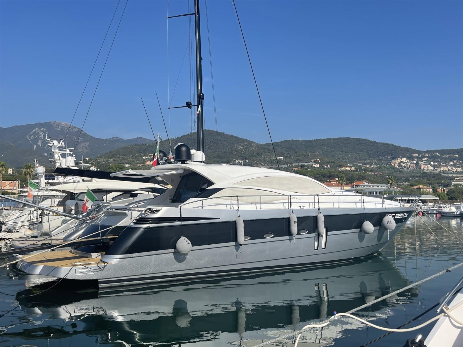pershing 62