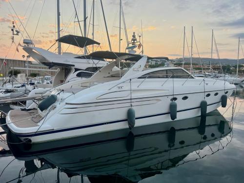 Princess yachts v55