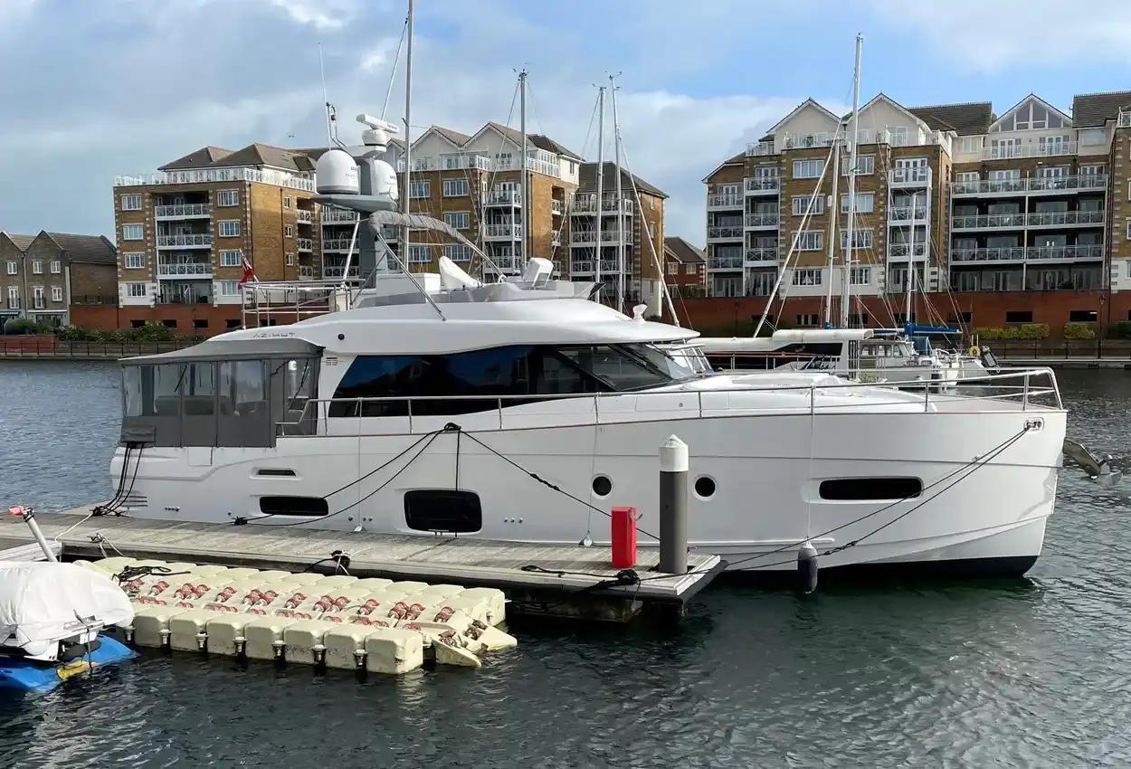 azimut Magellano 53