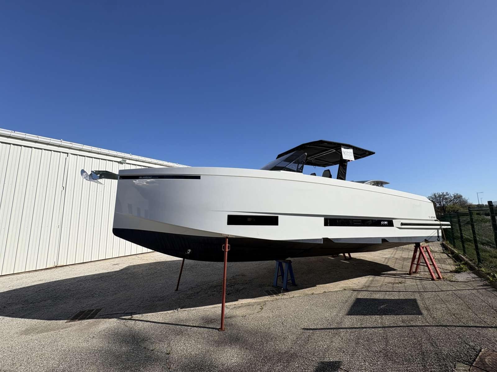 de antonio yachts D36 open