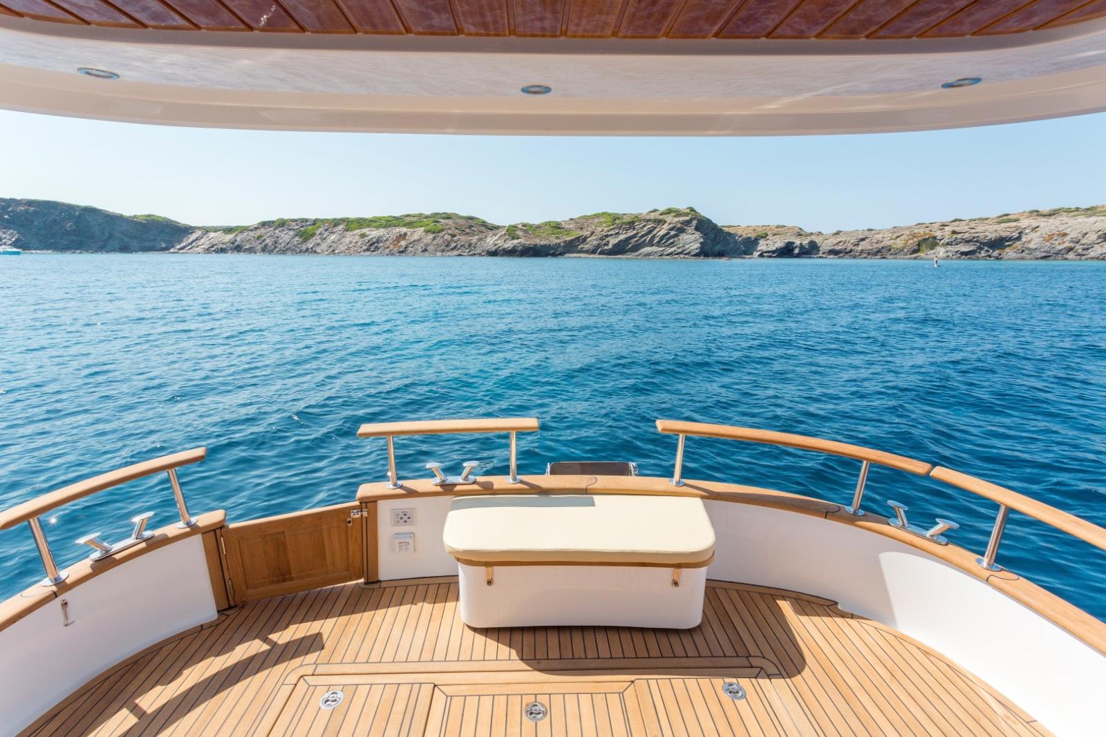 sasga yachts Menorquin 35 hard top