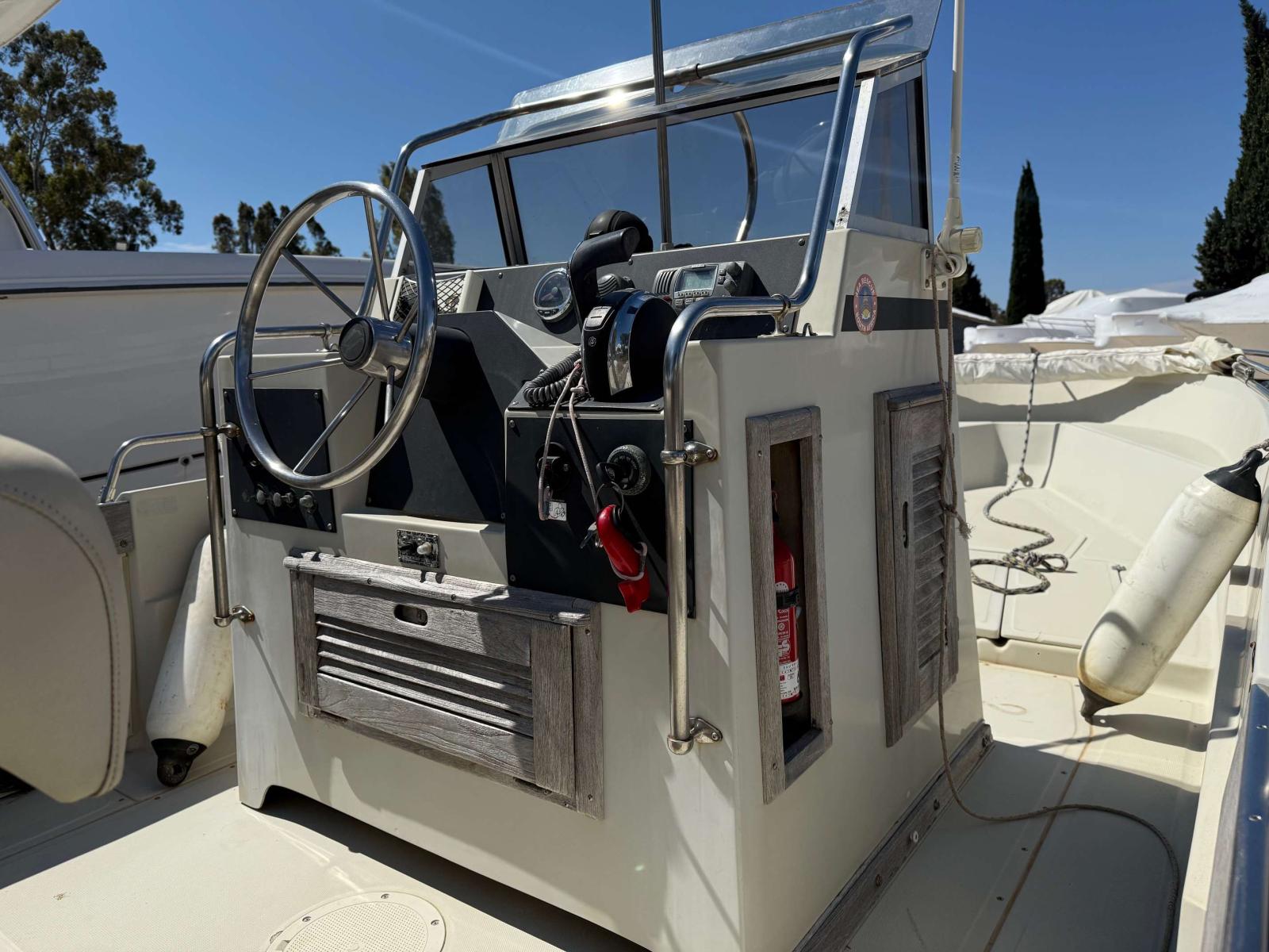 boston whaler 25 outrage