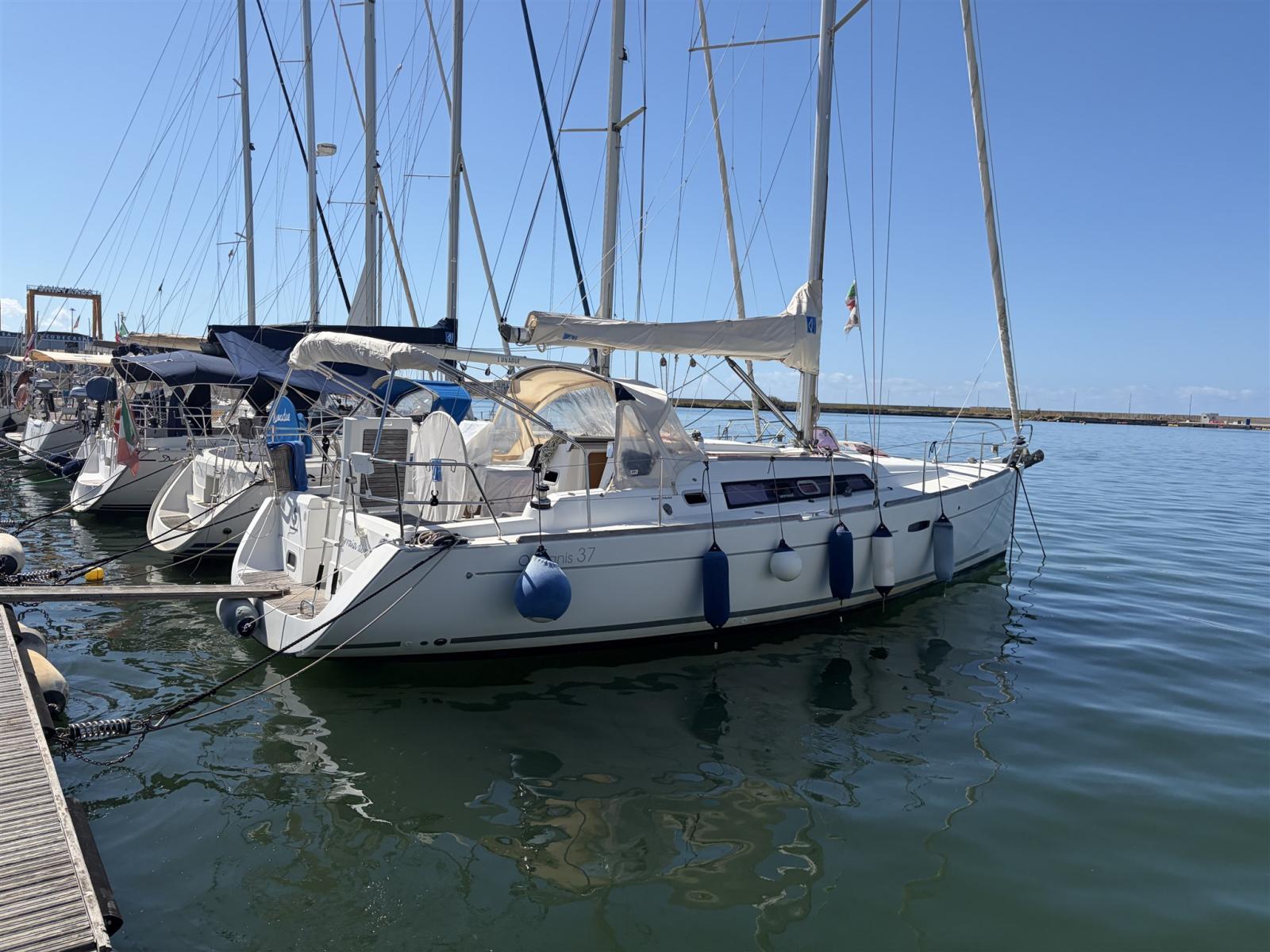 beneteau Oceanis 37
