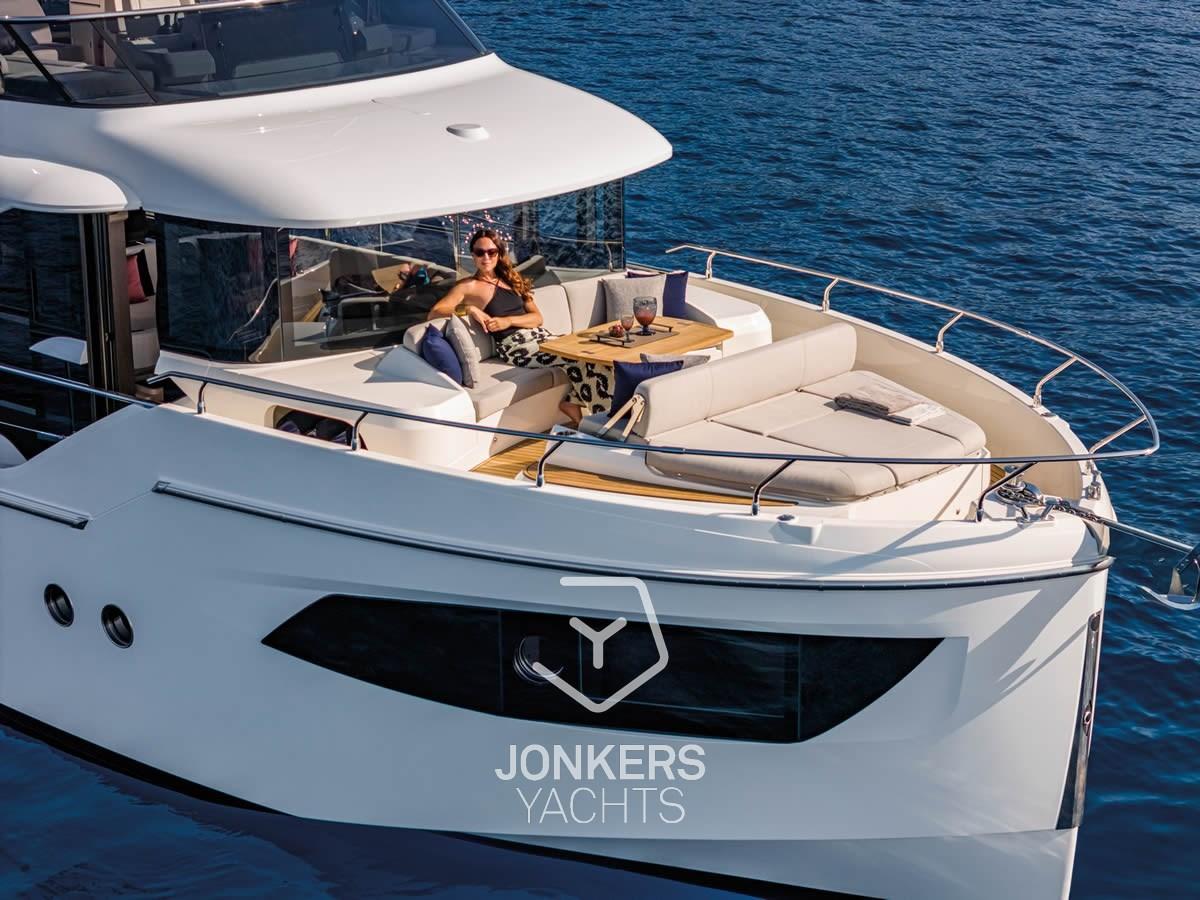 absolute Navetta 53