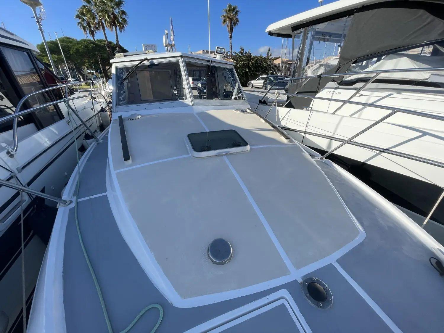beneteau Antares 800