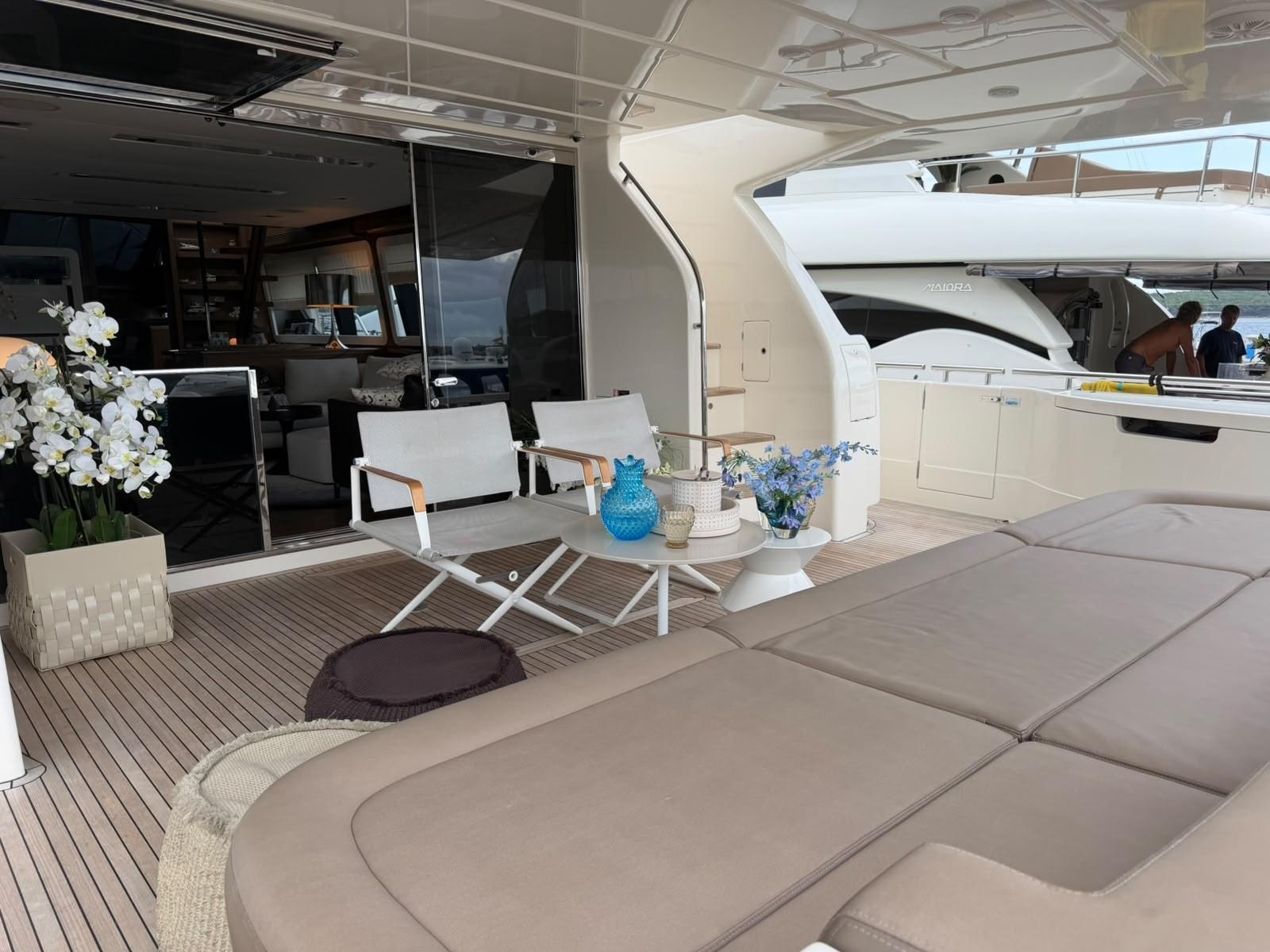 ferretti yachts 800